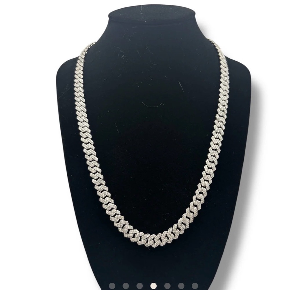 Elegant Silver Necklace